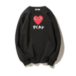 Sweatshirt CDG Play imprimé des deux côtés, style streetwear moderne et graphique.
