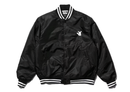 Blouson CDG x Pokémon pour homme, design streetwear inspiré de l’univers Pokémon.