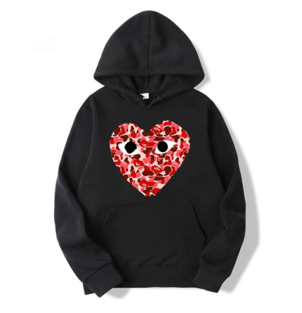 Sweat à capuche Comme des Garçons avec cœur camouflage – hoodie unisexe stylé et moderne